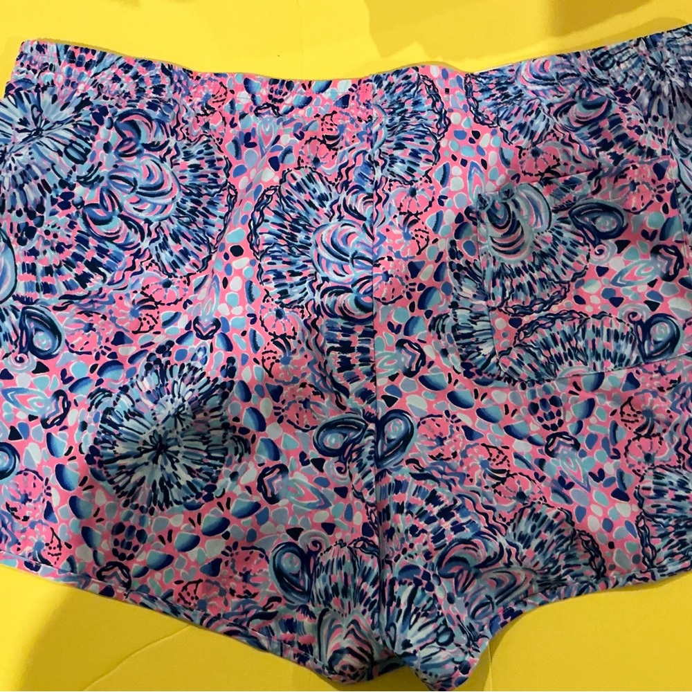 Lilly Pulitzer Luxletic Ocean Trail shorts sz XL - Picture 4 of 4